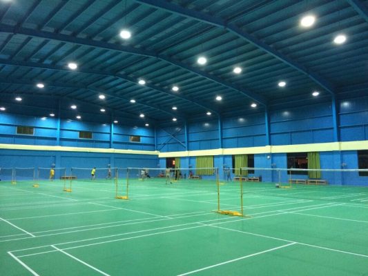 Đèn led highbay sân cầu lông trong nhà chiếu sáng đồng đều
